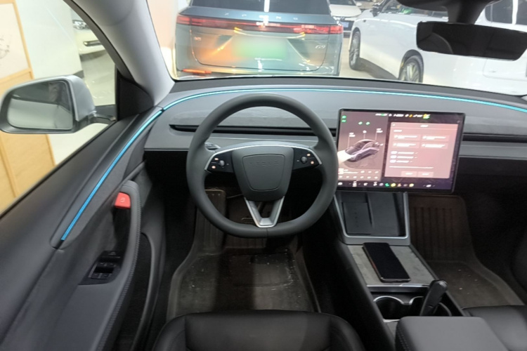 Tesla Model Y 2025 imagen de coche #15