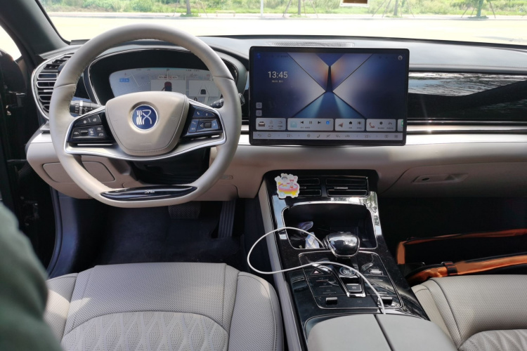 BYD Han 2024 car image #12