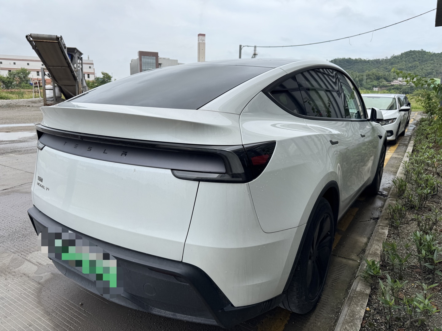 Tesla Model Y 2025 car image #4