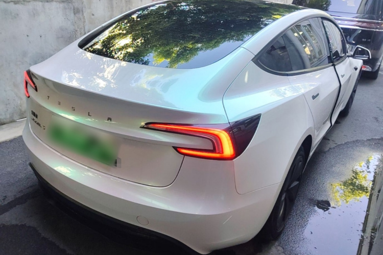 Tesla Model 3 2024 car image #7
