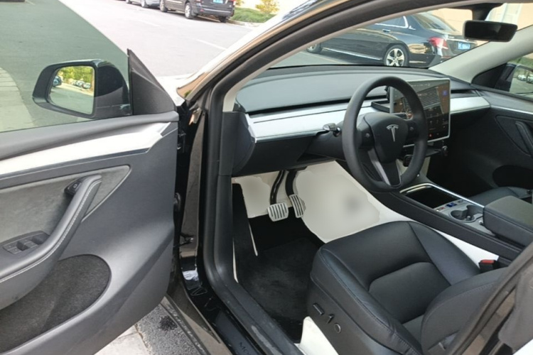 Tesla Model Y 2023 #16 Tesla Model Y 2023 car image #16