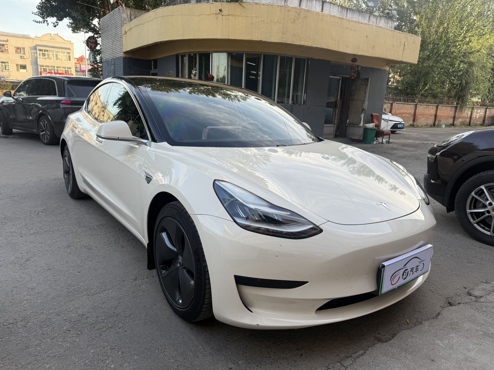 Tesla Model 3 2020 car image #3