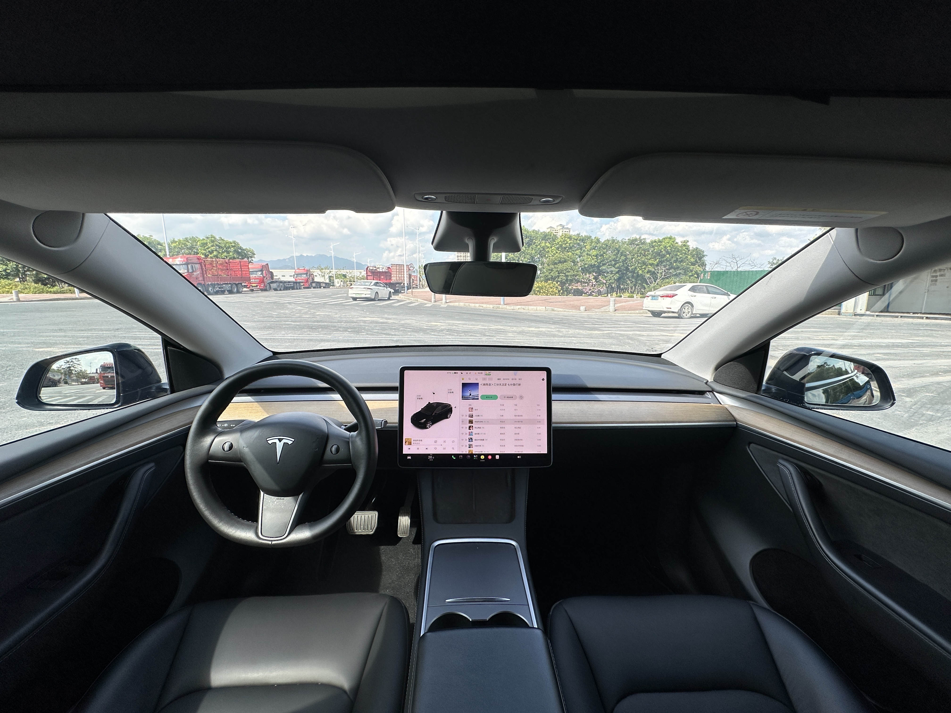 Tesla Model Y 2021 #5 Tesla Model Y 2021 car image #5
