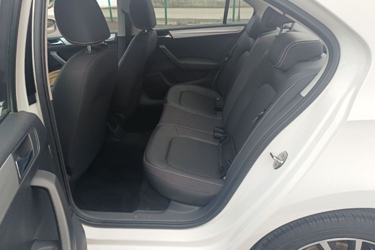 Skoda Rapid 2021 car image #17