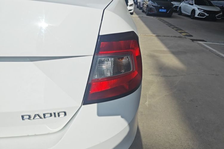 2019 car image #8