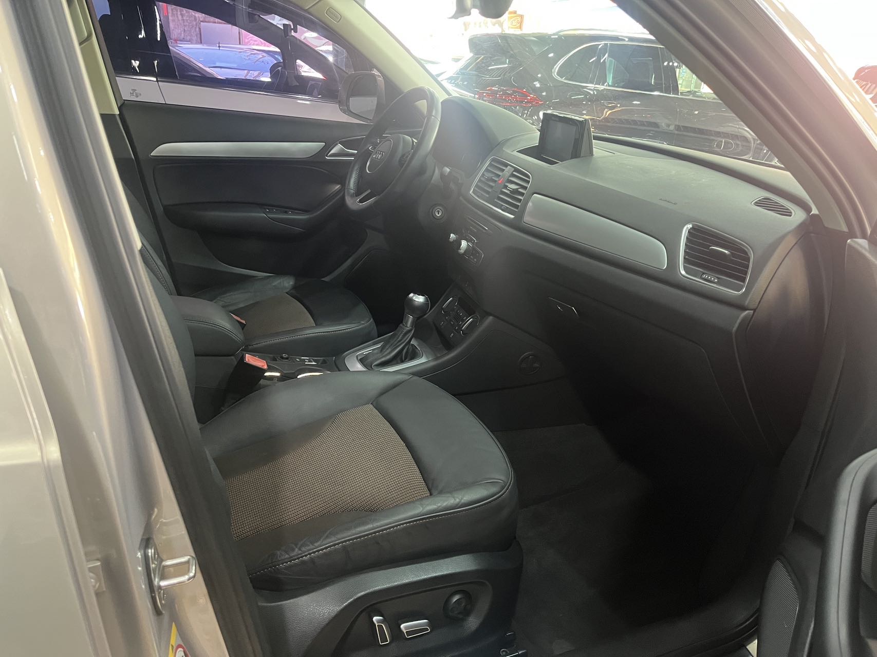 Audi Q3 2017 #11 Audi Q3 2017 car image #11