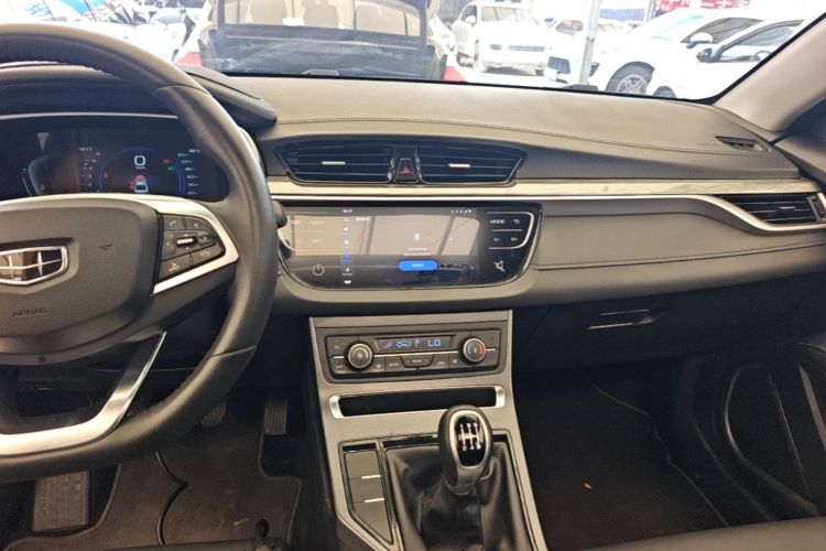 GEELY Emgrand 2019 #13 GEELY Emgrand 2019 car image #13