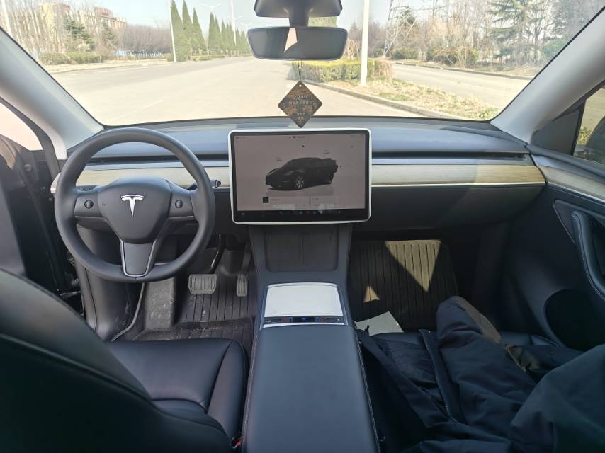 Tesla Model Y 2023 car image #5