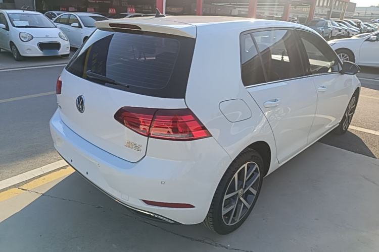 Volkswagen Golf 2020 car image #7