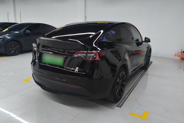 Tesla Model Y 2023 car image #5