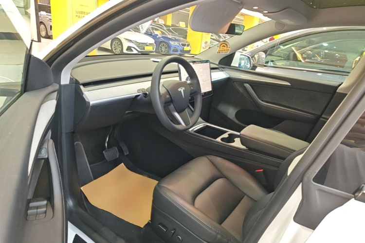 Tesla Model Y 2024 #12 Tesla Model Y 2024 immagine di auto #12