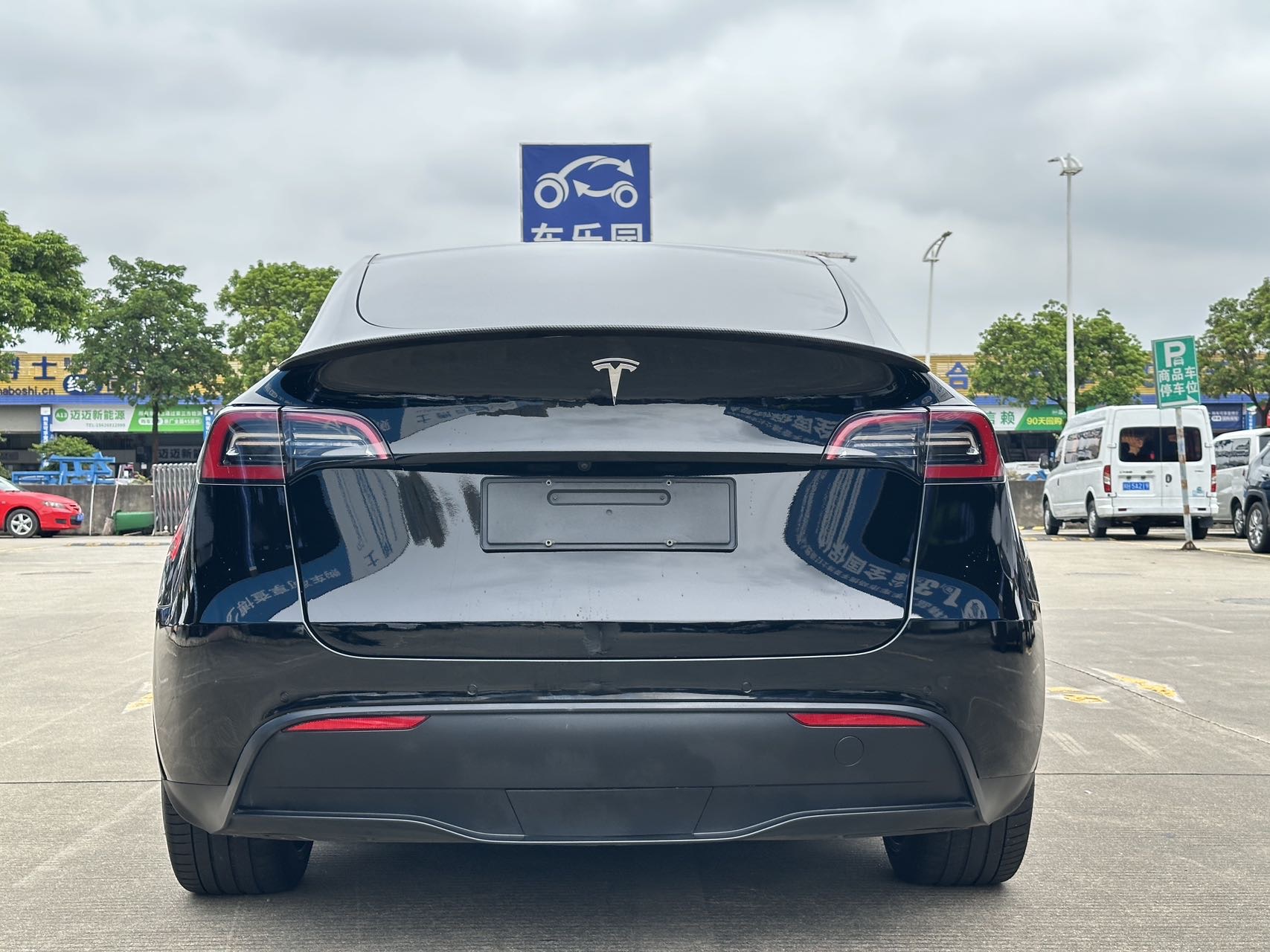 Tesla Model Y 2023 #4 Tesla Model Y 2023 car image #4