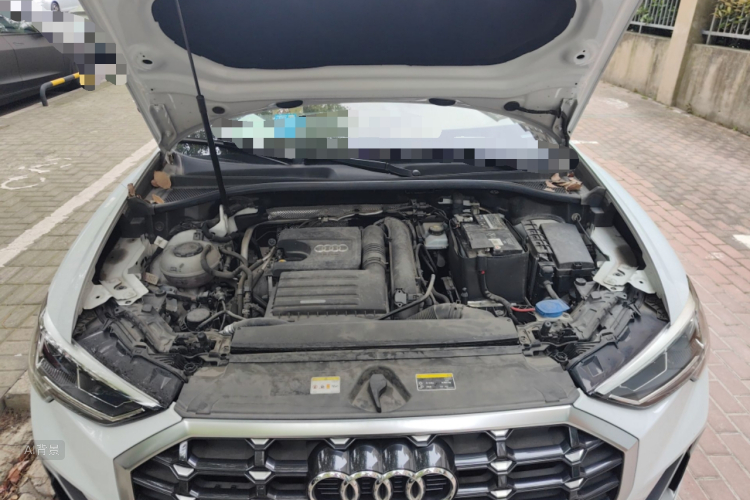 Audi Q3 2021 car image #22