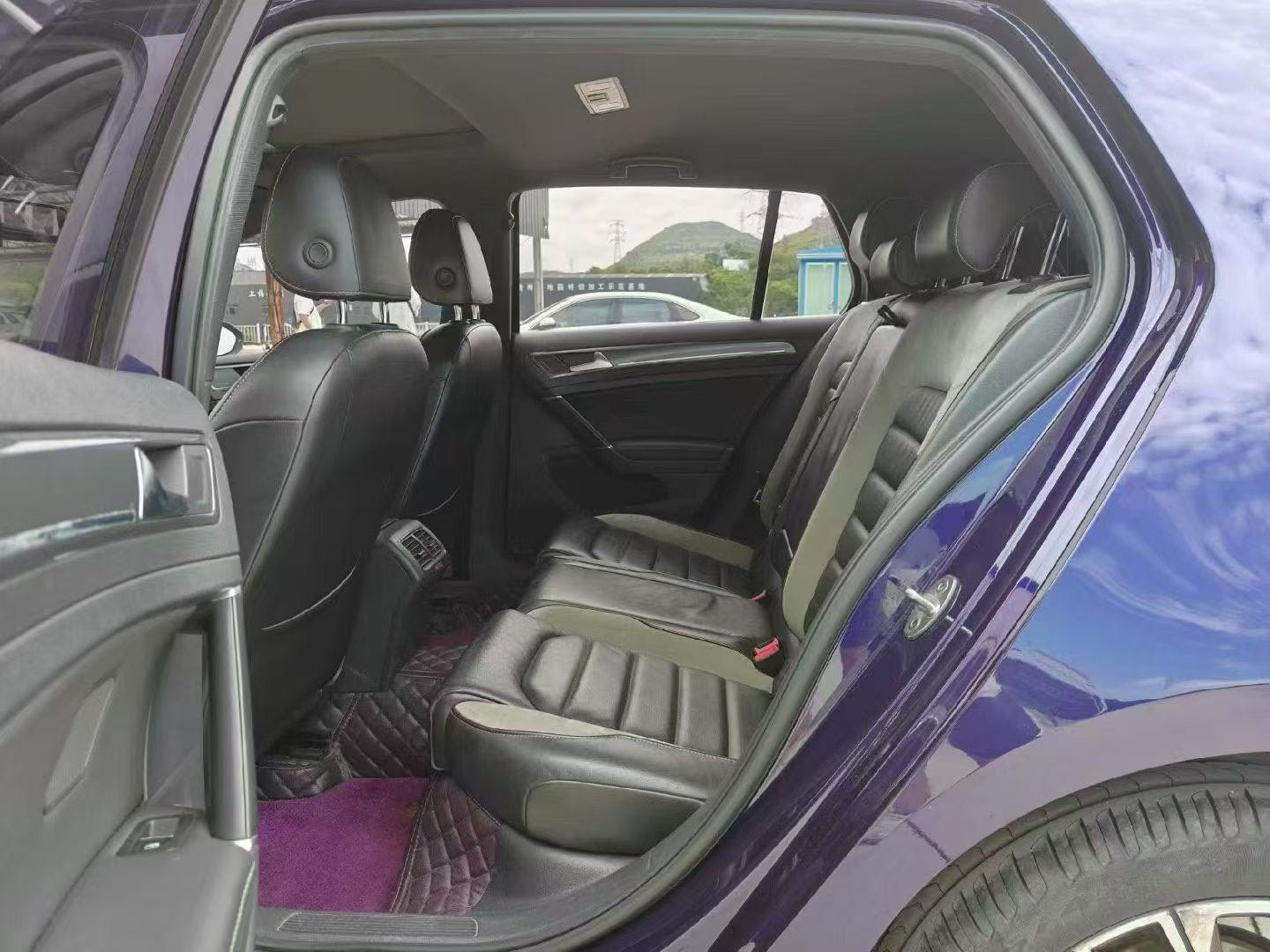 Volkswagen Golf 2018 car image #5