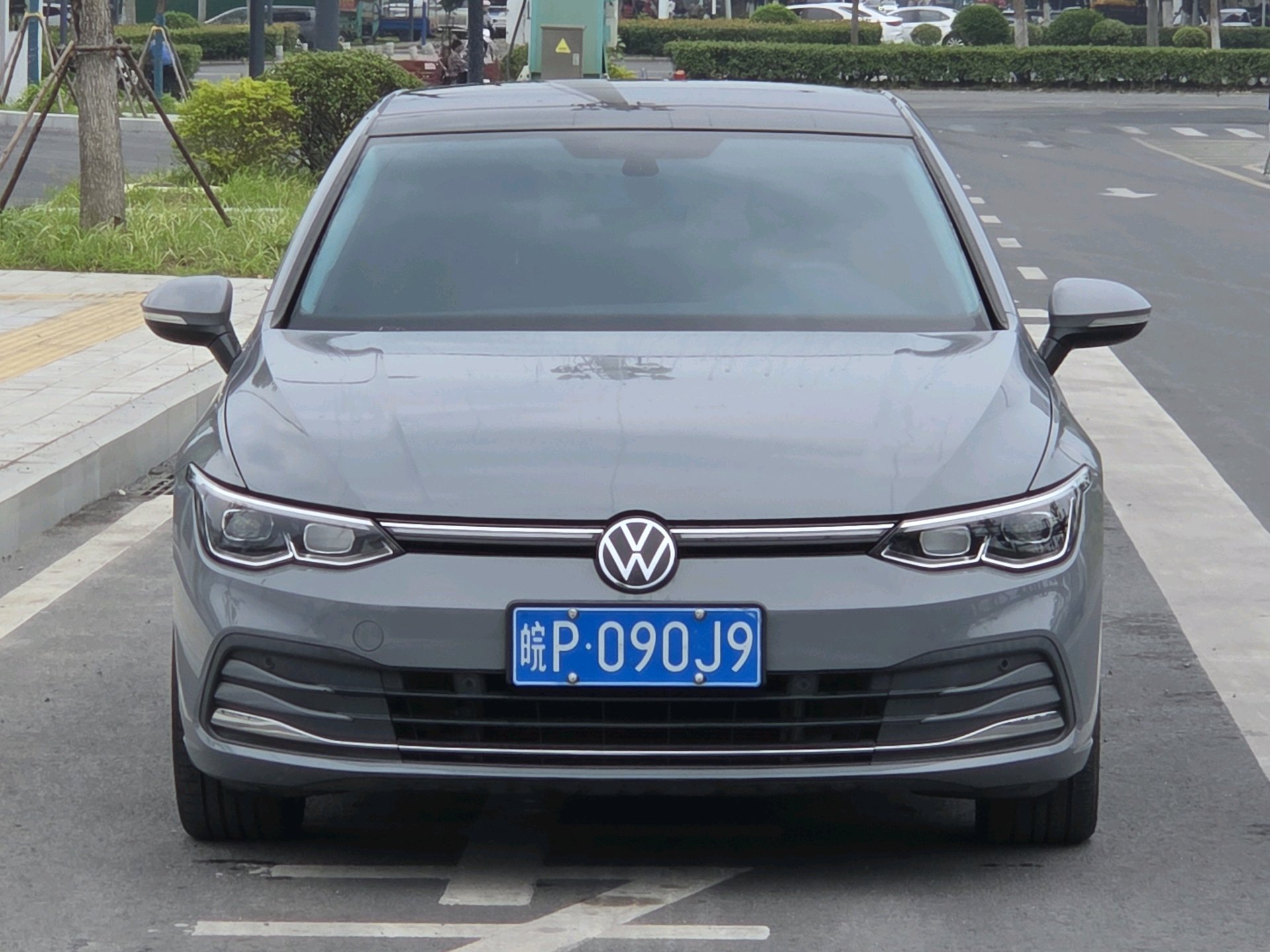 Volkswagen Golf 2022 car image #2
