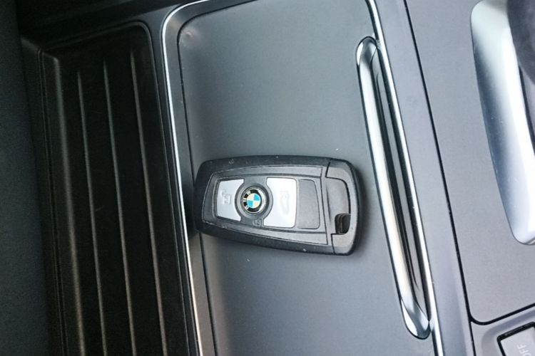 BMW 3 Series 2017 #11 BMW 3 Series 2017 car image #11