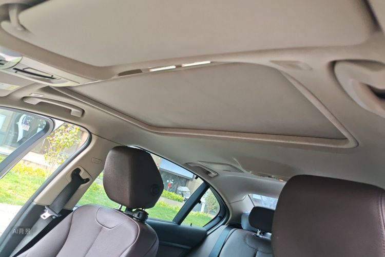 BMW 3 Series 2018 car image #20