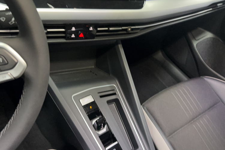 Volkswagen Golf 2023 car image #17