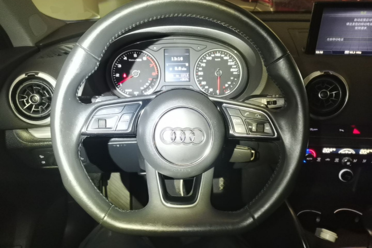 Audi A3 2018 immagine di auto #15