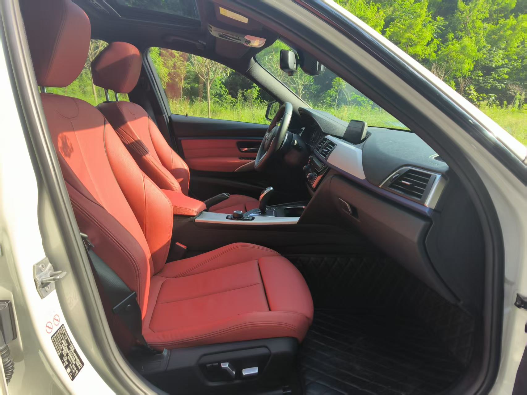 BMW 3 Series 2019 car image #11