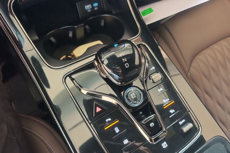 BYD Han 2023 car image #18