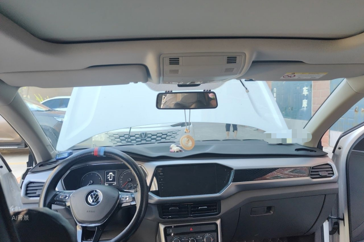 Volkswagen T-Cross 2021 immagine di auto #20