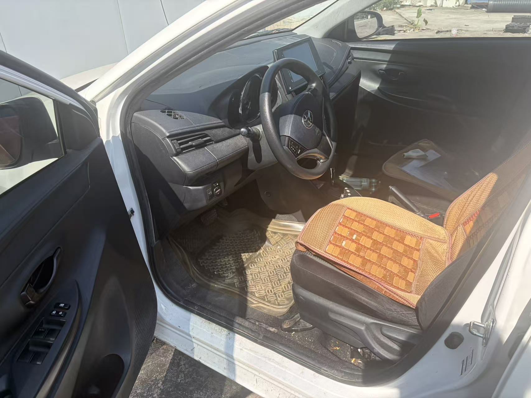 Toyota Vios FS 2023 immagine di auto #2