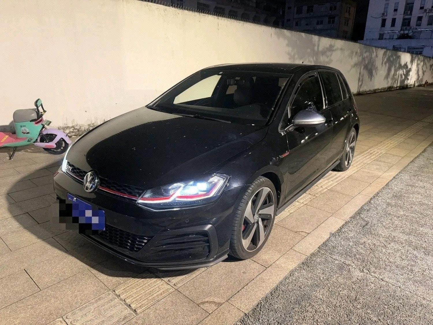 Volkswagen GolfGTI 2019 Volkswagen GolfGTI 2019 car image