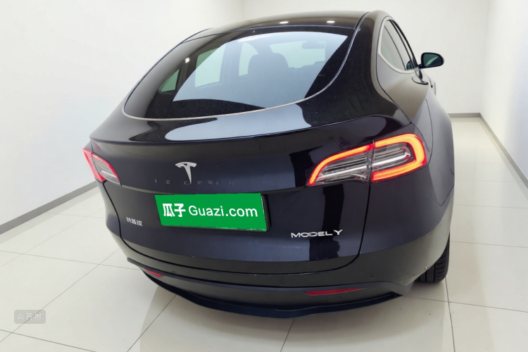 Tesla Model Y 2023 #6 Tesla Model Y 2023 car image #6