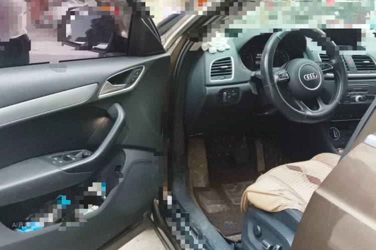 Audi Q3 2016 car image #18
