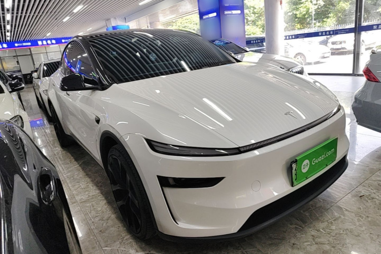 Tesla Model Y 2024 #4 Tesla Model Y 2024 car image #4