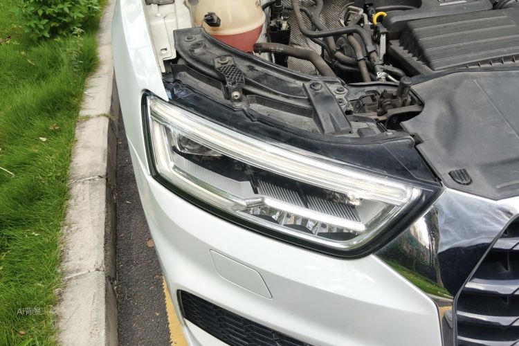 Audi Q3 2019 car image #8