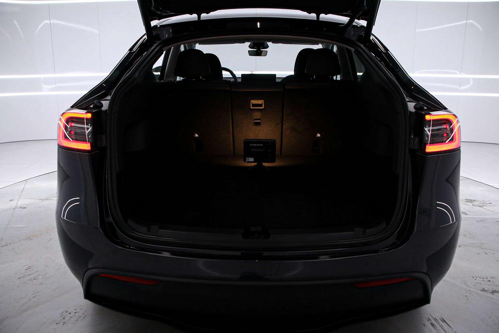 Tesla Model Y 2024 immagine di auto #16