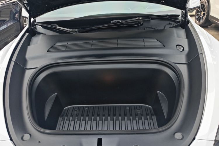 Tesla Model Y 2022 #20 Tesla Model Y 2022 car image #20