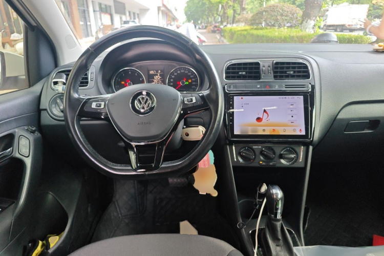 Volkswagen Polo 2019 car image #7