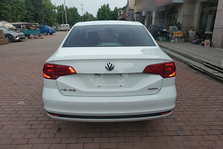 Volkswagen Bora 2017 car image #6