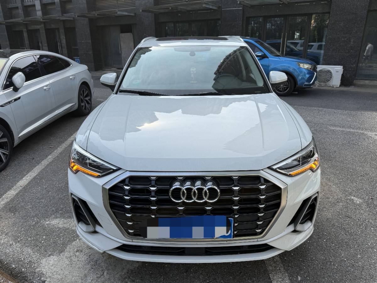 Audi Q3 2021 صورة سيارة #2
