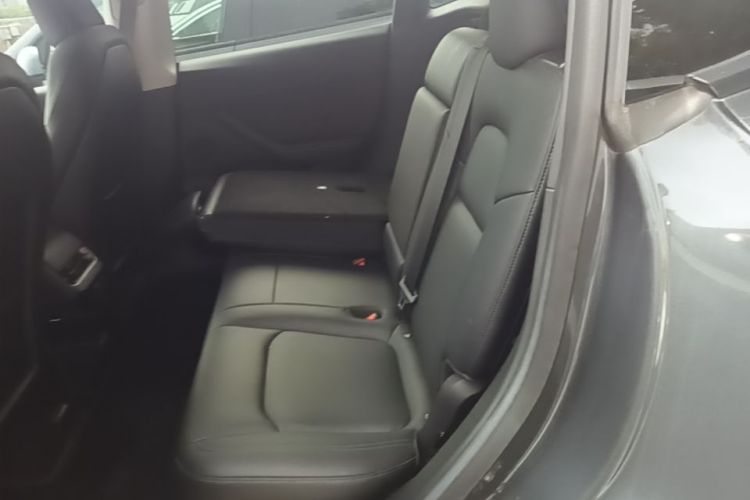 Tesla Model Y 2022 #17 Tesla Model Y 2022 car image #17