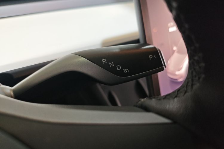 Tesla Model Y 2021 car image #18