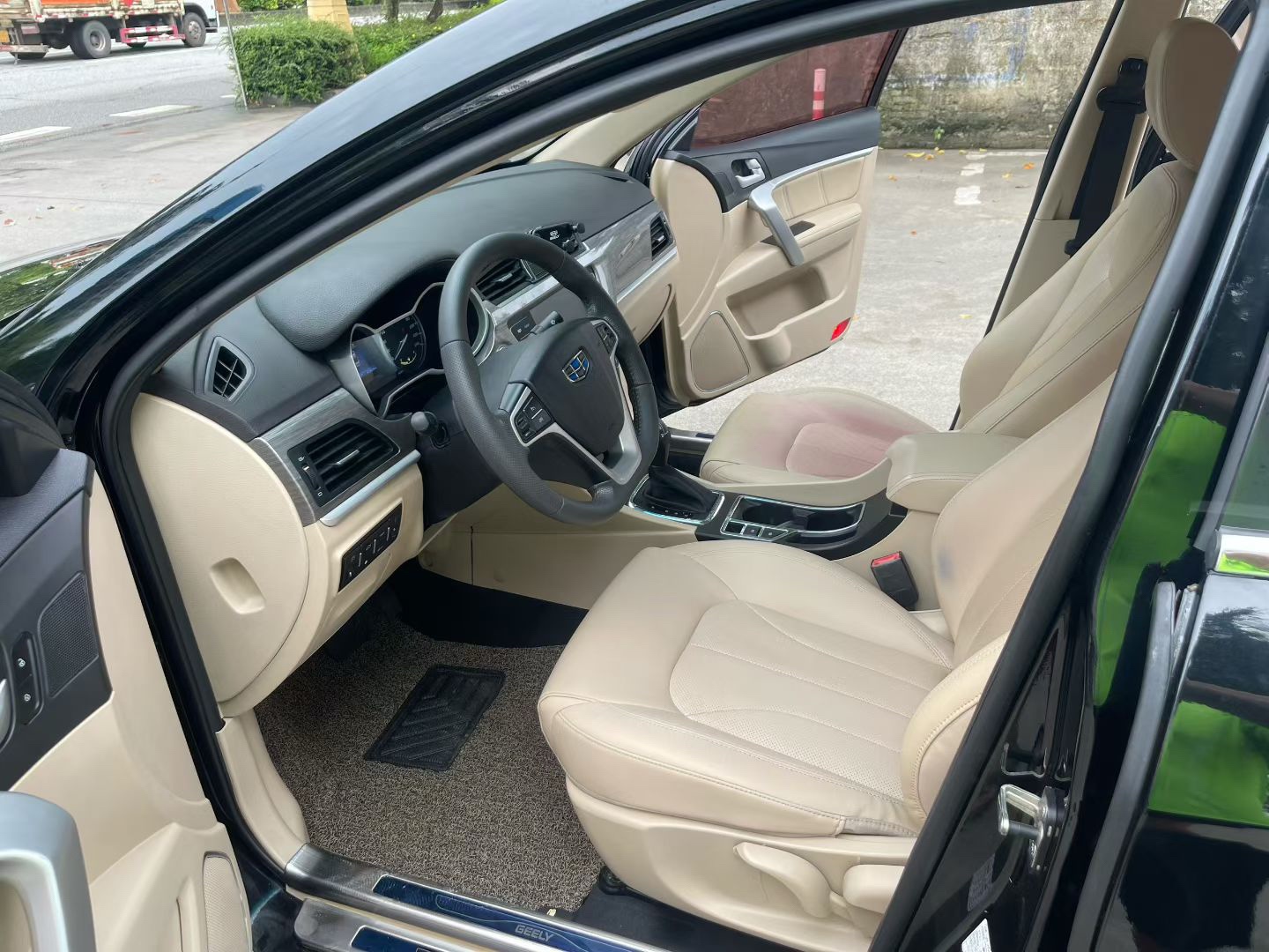 GEELY Emgrand 2017 car image #5