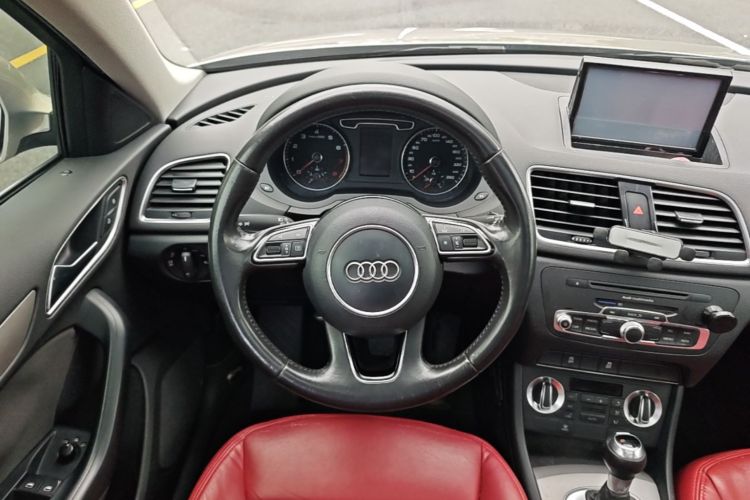Audi Q3 2015 car image #11