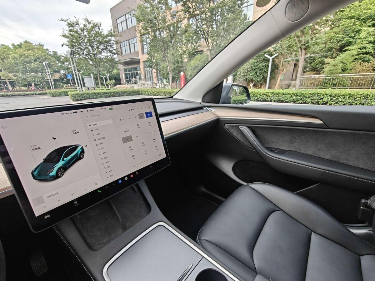 Tesla Model Y 2021 car image #5