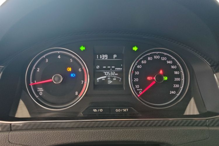 Volkswagen Santana 2017 car image #12