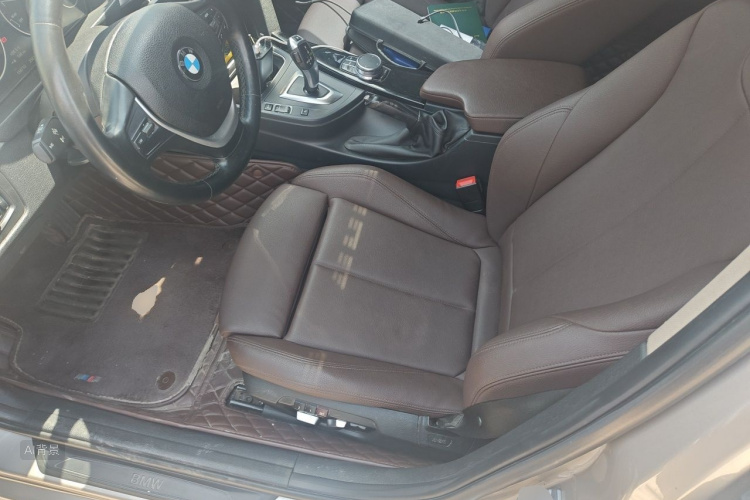 BMW 3 Series 2019 car image #17
