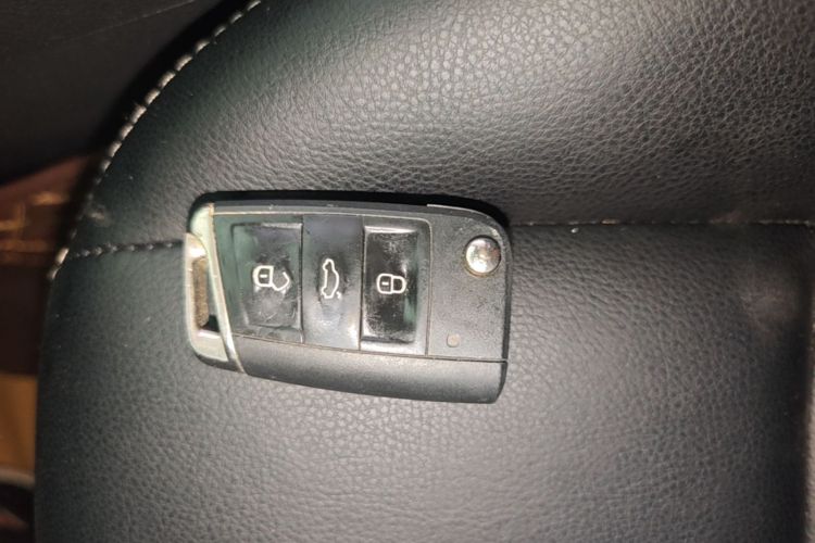 Volkswagen Golf 2019 car image #9