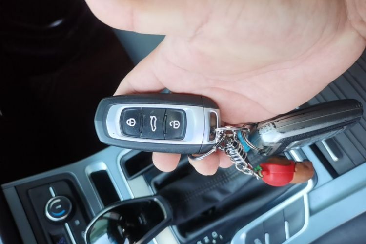GEELY Emgrand 2018 car image #9