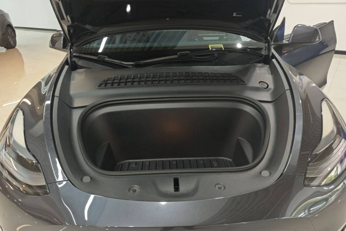 Tesla Model Y 2024 #11 Tesla Model Y 2024 car image #11