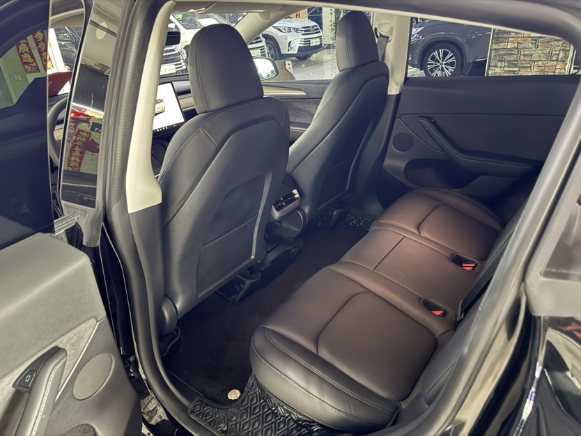Tesla Model Y 2022 car image #8