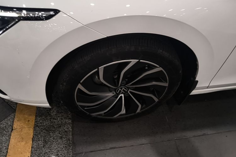Volkswagen Golf 2021 car image #9