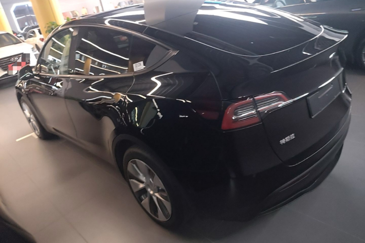 Tesla Model Y 2022 #5 Tesla Model Y 2022 car image #5